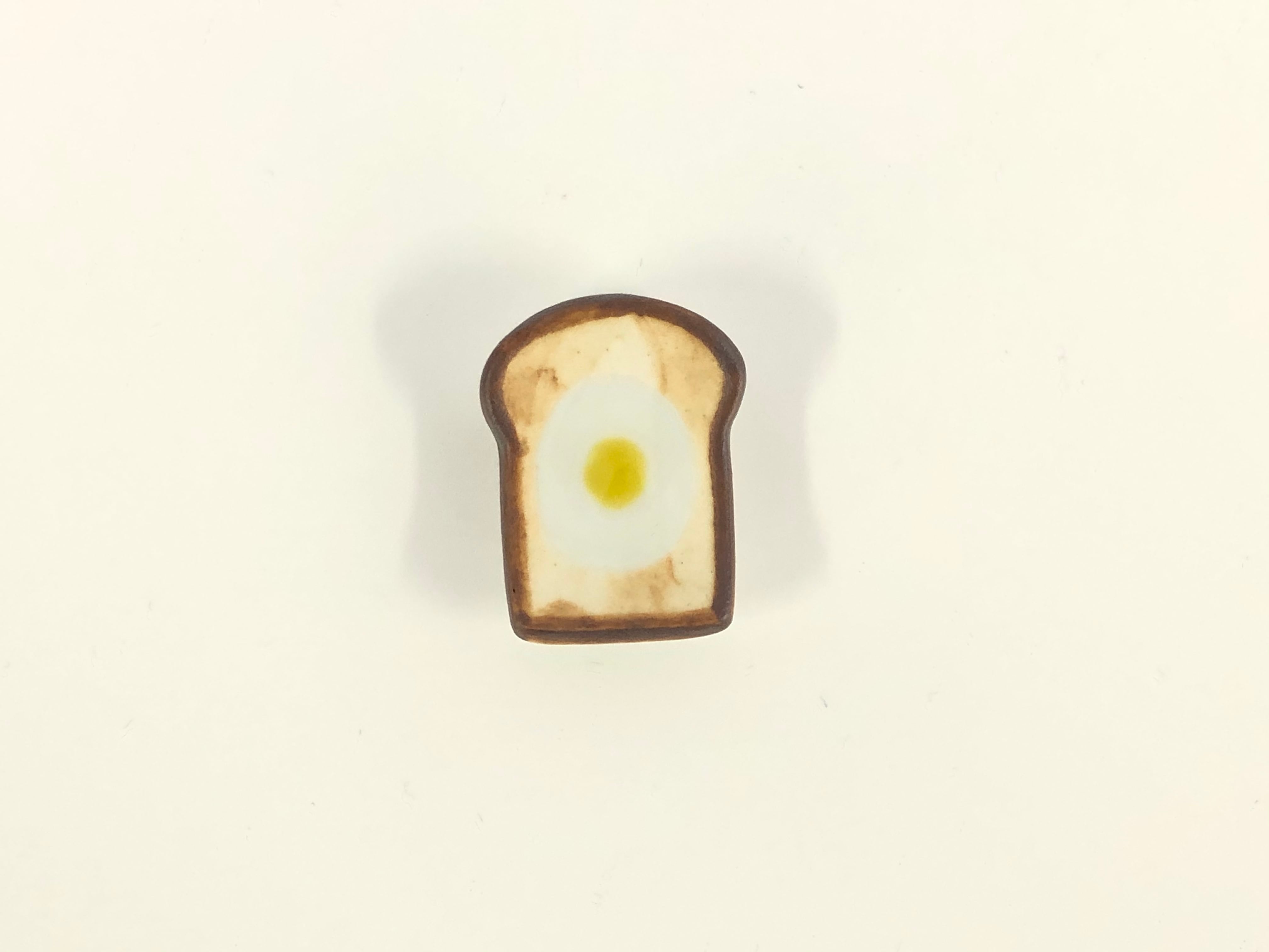 箸置き 食パン目玉焼き