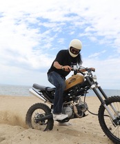 RAISE MIDDLE FINGER - 刺繍Tee (Lサイズ)