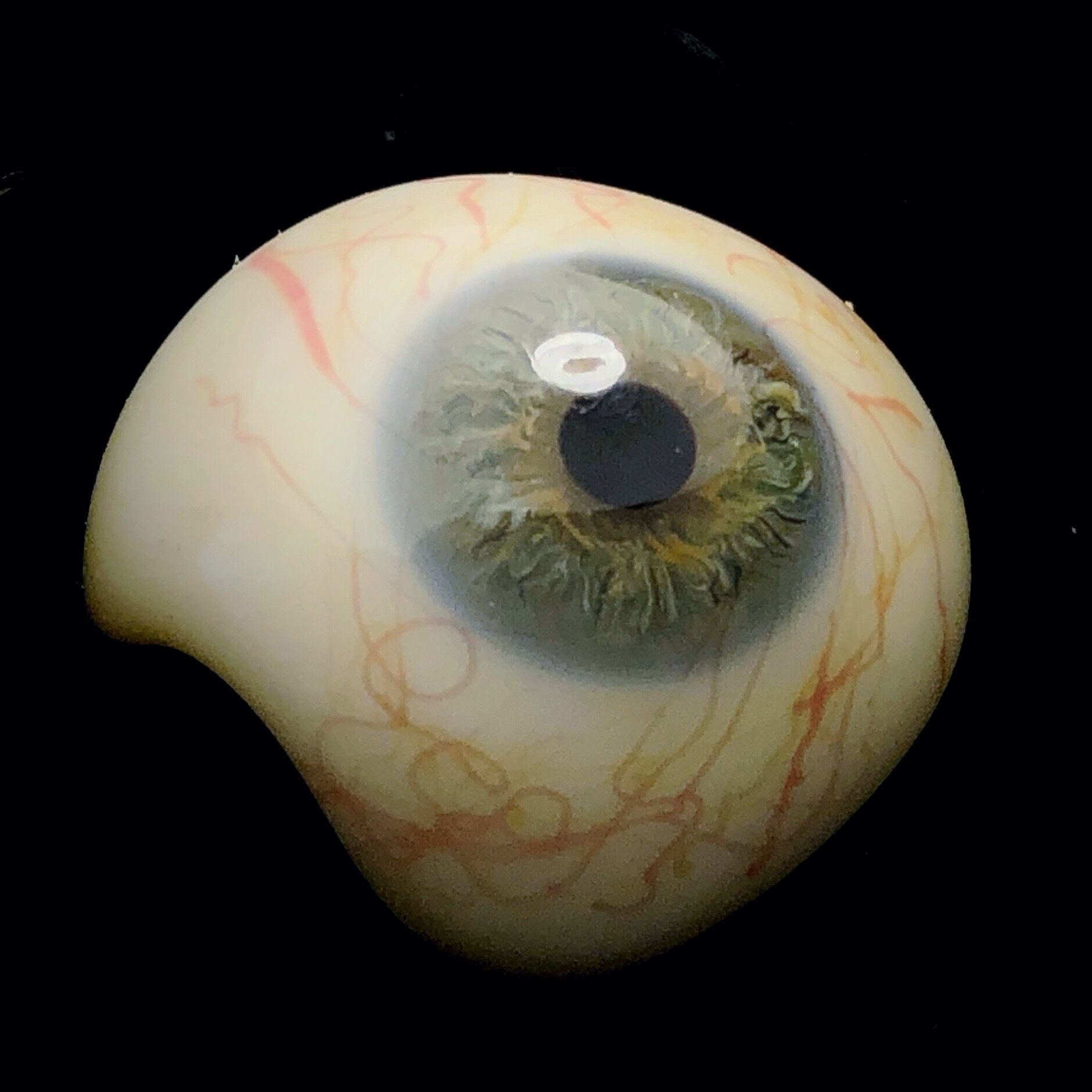 靄に浮かぶ翡翠の義眼 | メルキュール骨董店