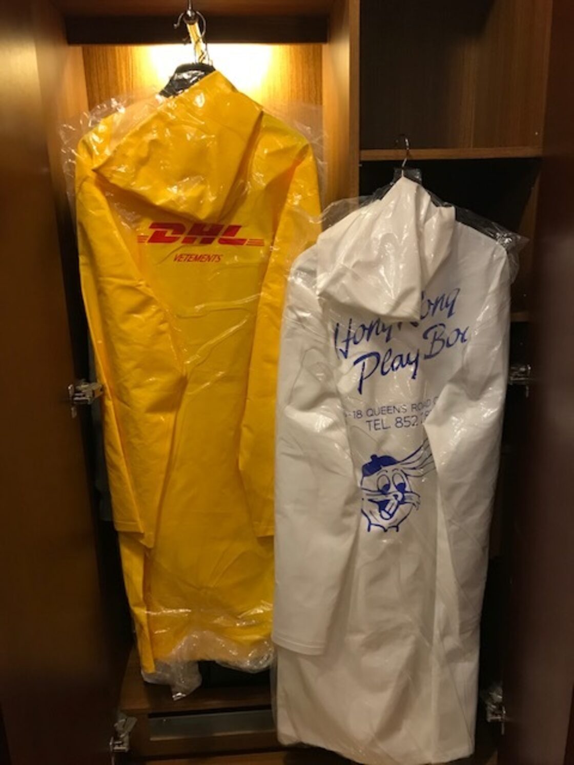 香港限定☆激レア☆VETEMENTS ヴェトモン × DHL コラボ パーカー 