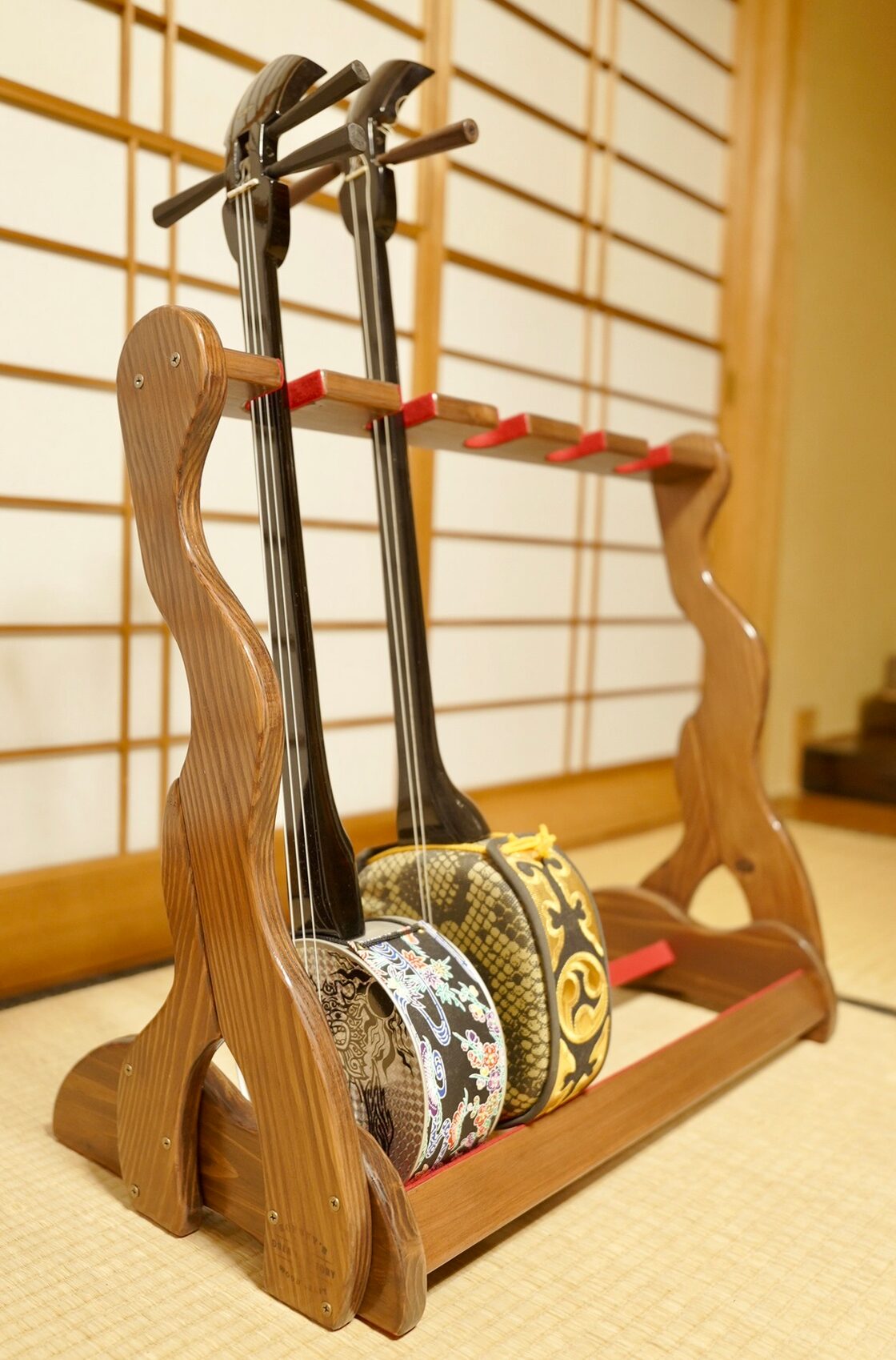 24時間以内に発送】手作り木工 木製三線スタンド （ニス仕上げ） 5丁 