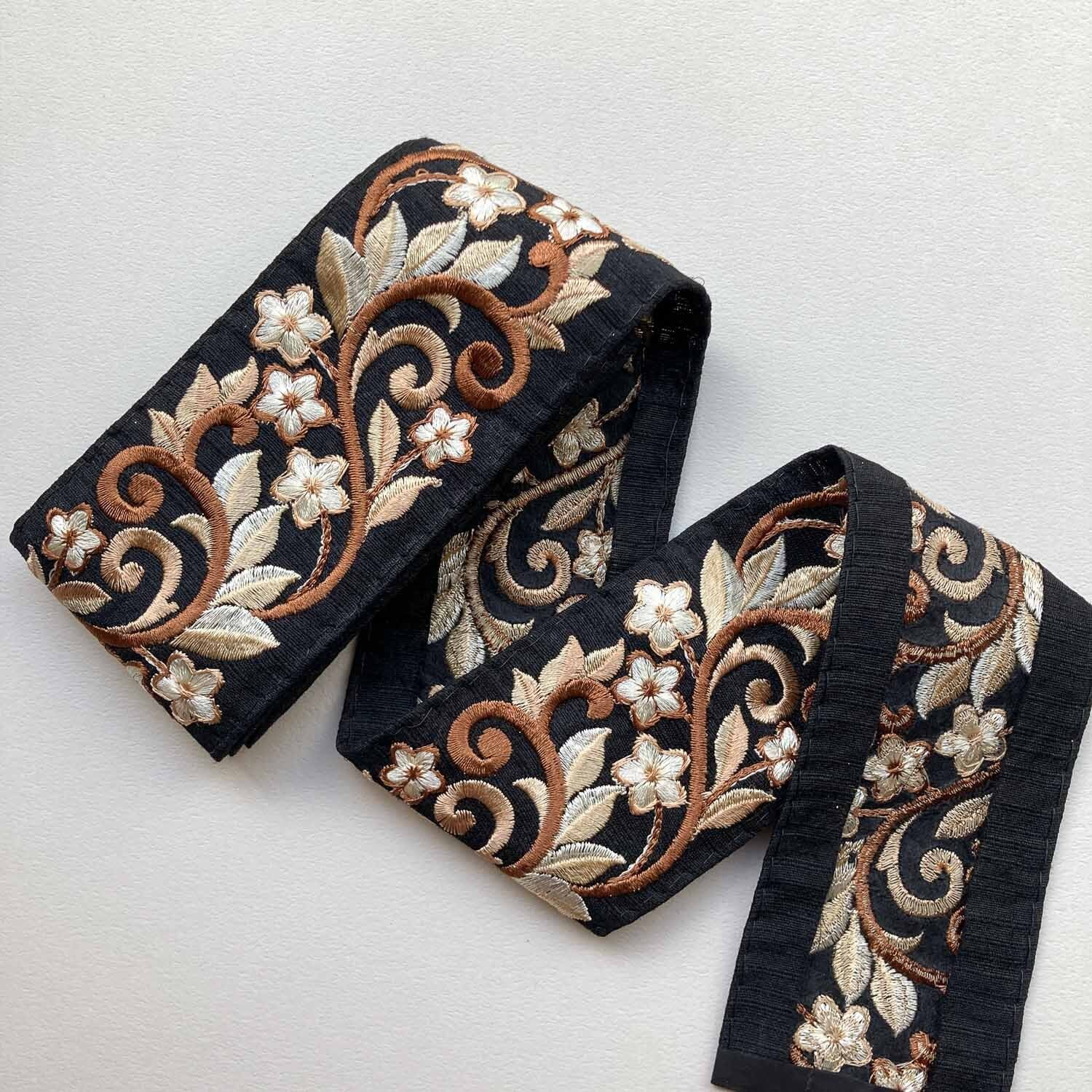 再入荷〉くるくる蔦と小花の刺繍リボン（1mカット） | Dua