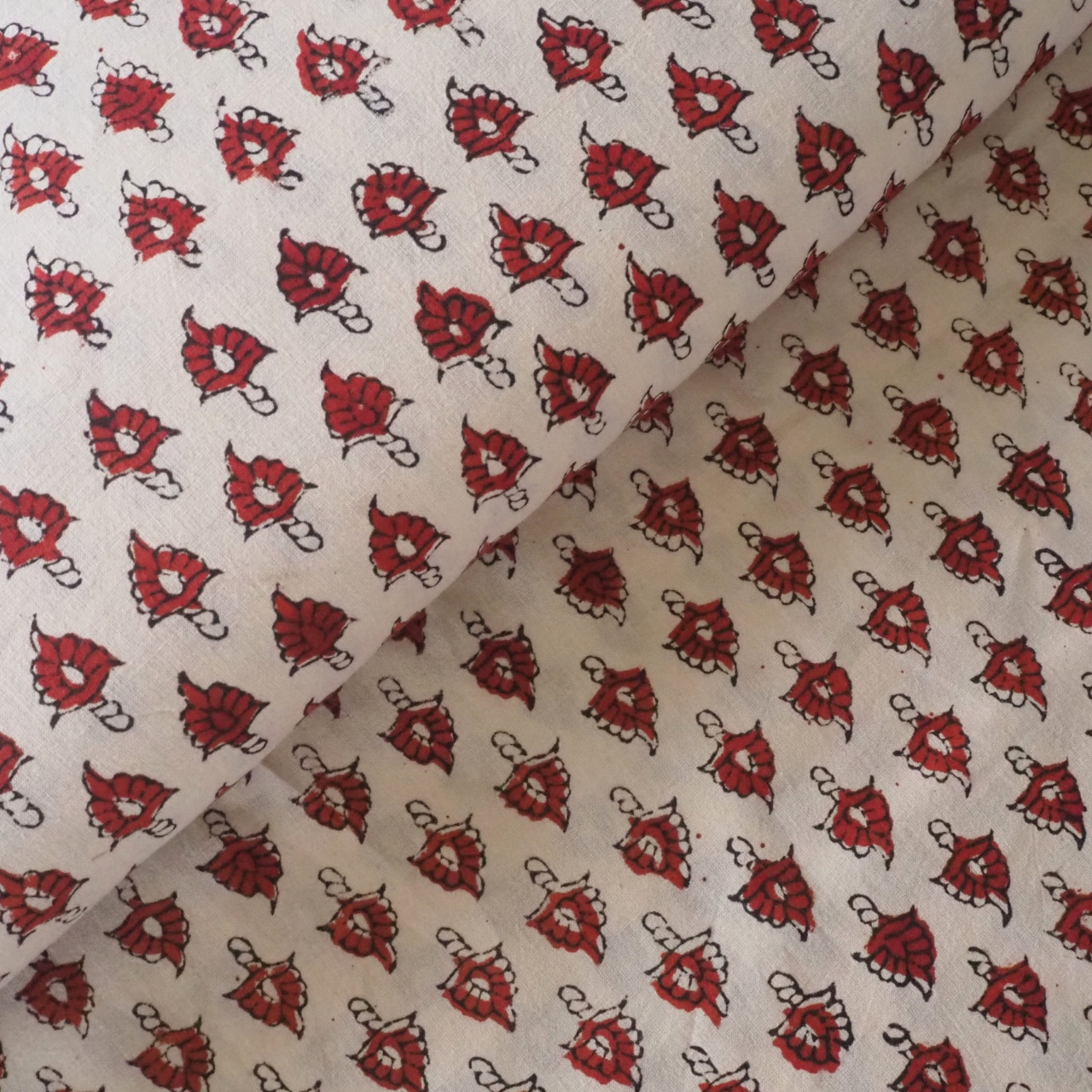 ブロックプリント生地【50cm単位】インド綿 小花柄 生成り×赤 #43610-WT1