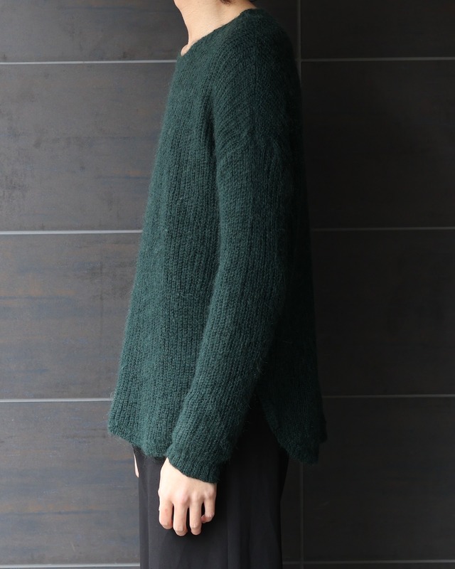 Round neck side slit knit