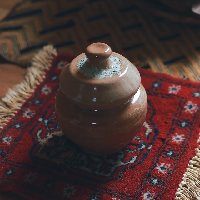 陶器のつぼ