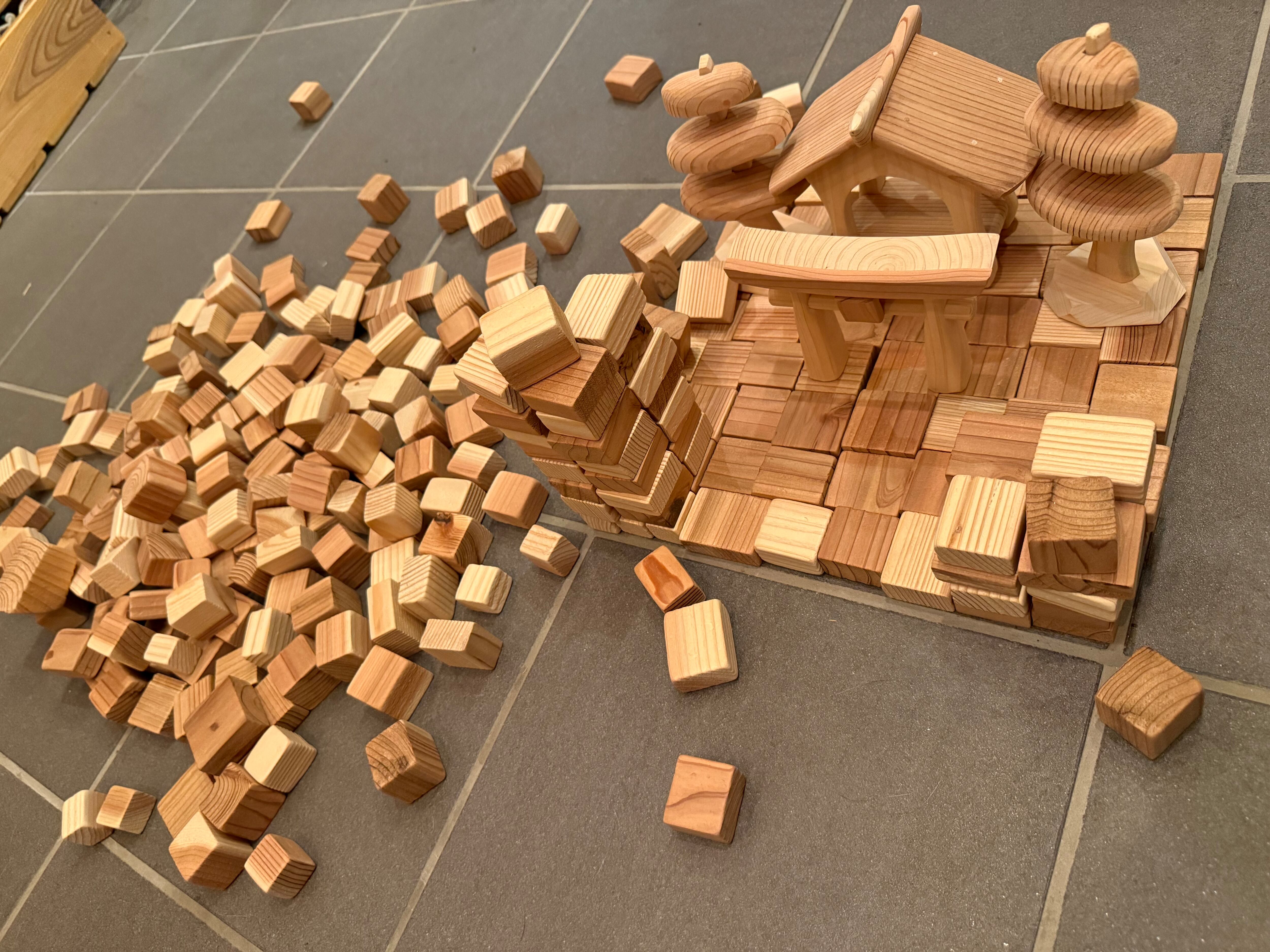杉の積み木〜素〜（約40ピース前後400g） | simanto工房
