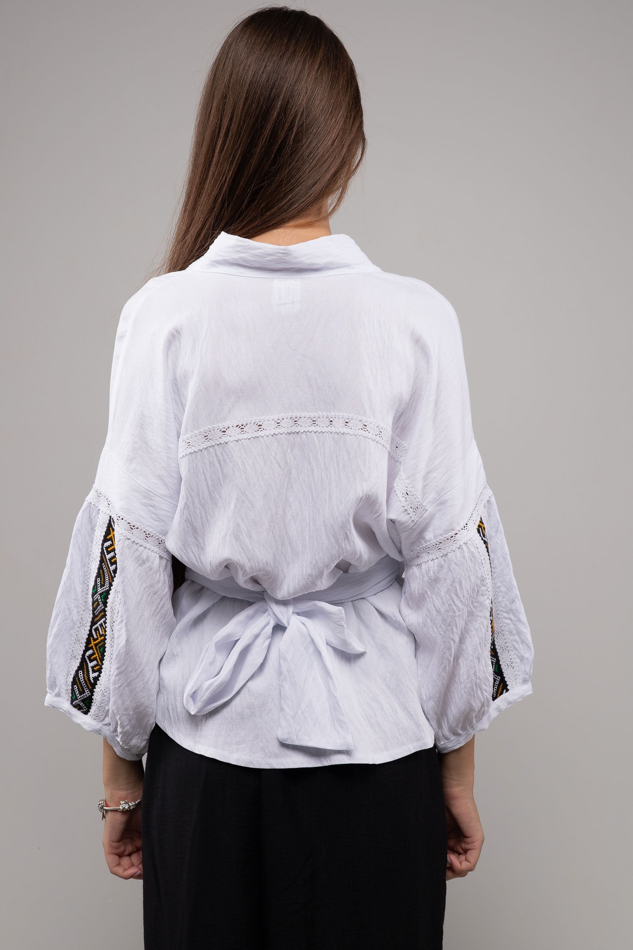 ウクライナ刺繍ヴィシヴァンカ グラージュ・ニジンカ（平行縫い）　手刺繍　チュニック バックリボン　麻　レディース・フリーサイズ - 7