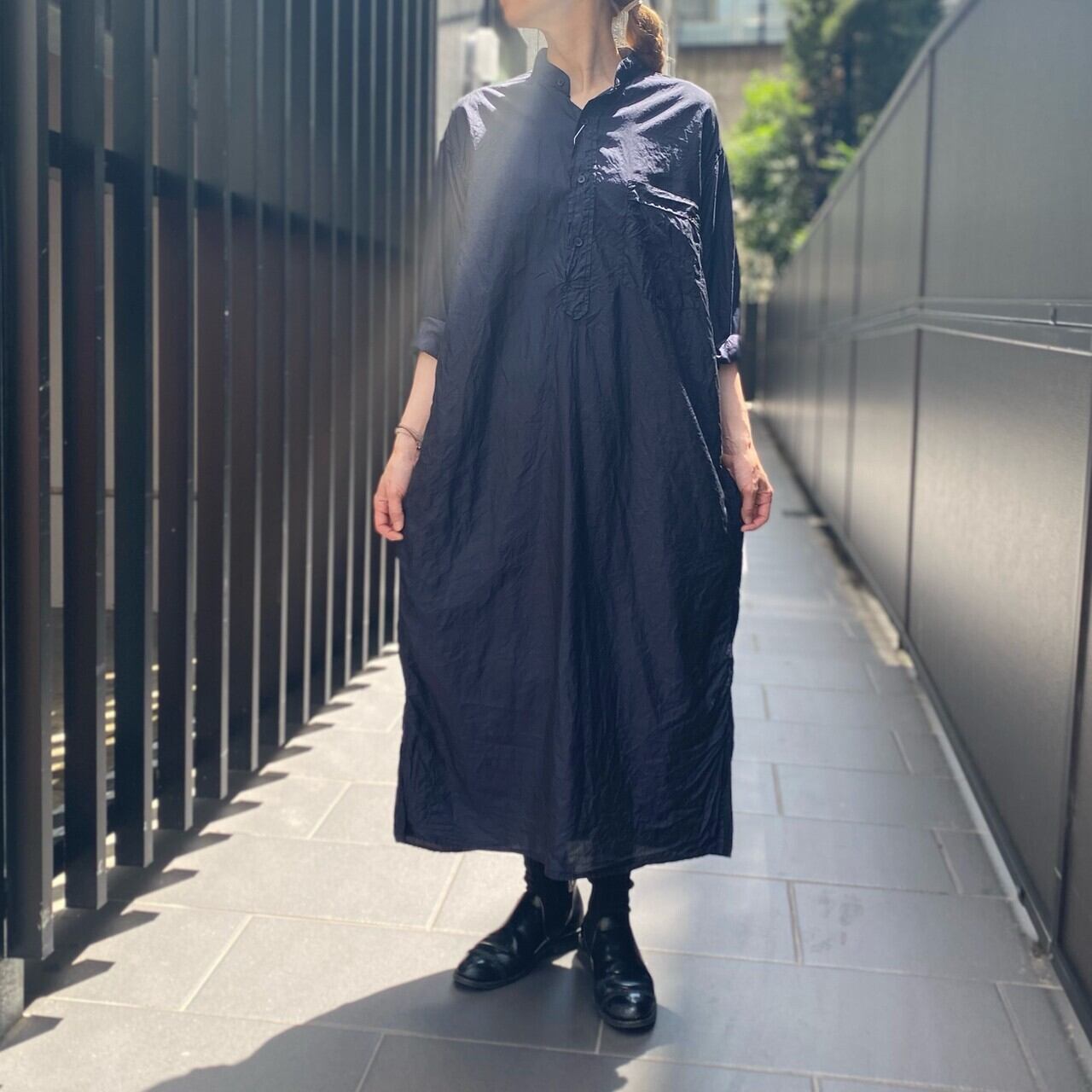Comoli コモリ シルクプルオーバーワンピース Navy Signs