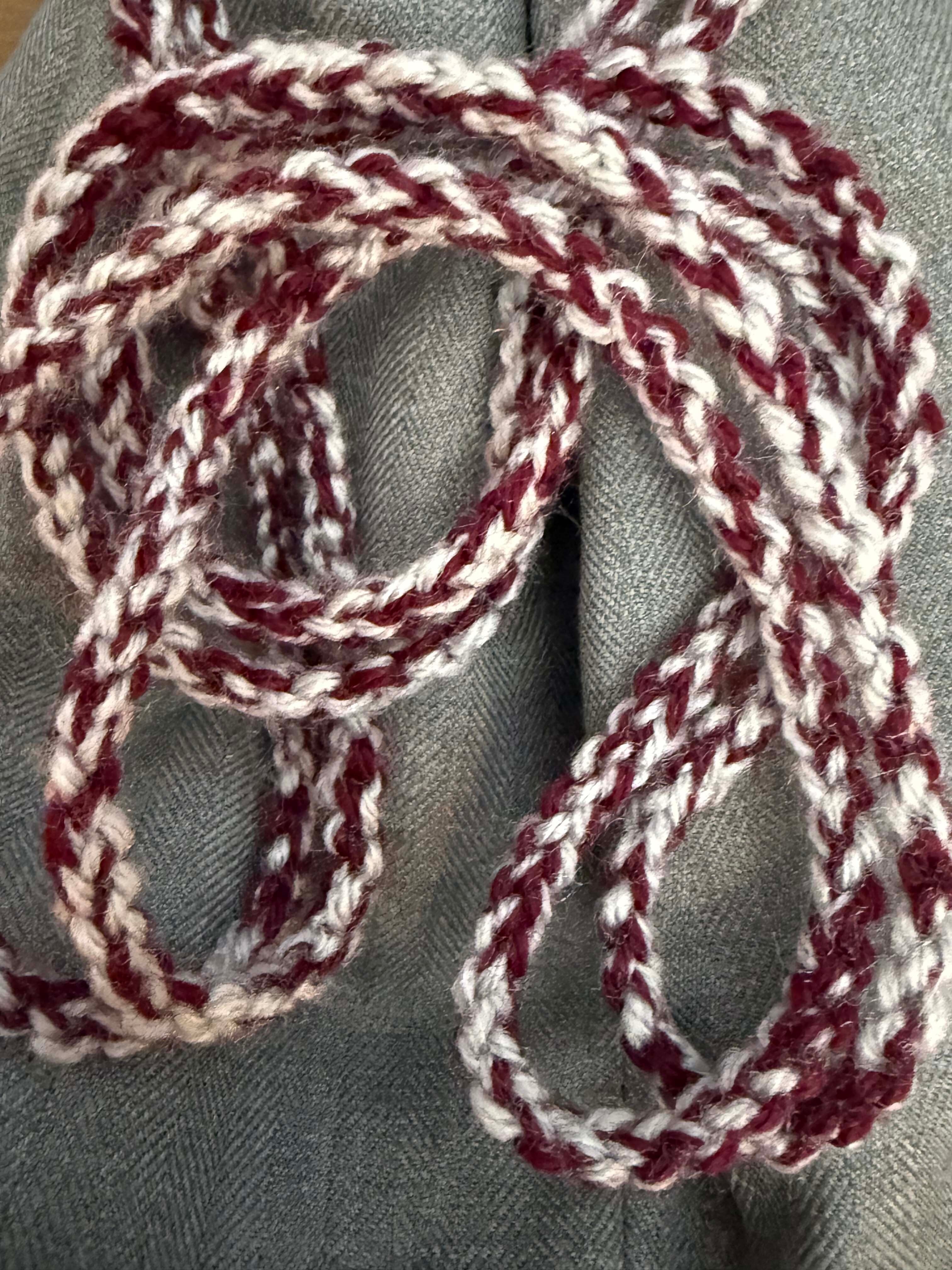 エストニアの伝統刺繍巾着バッグ(ヴィルマー刺繍?)