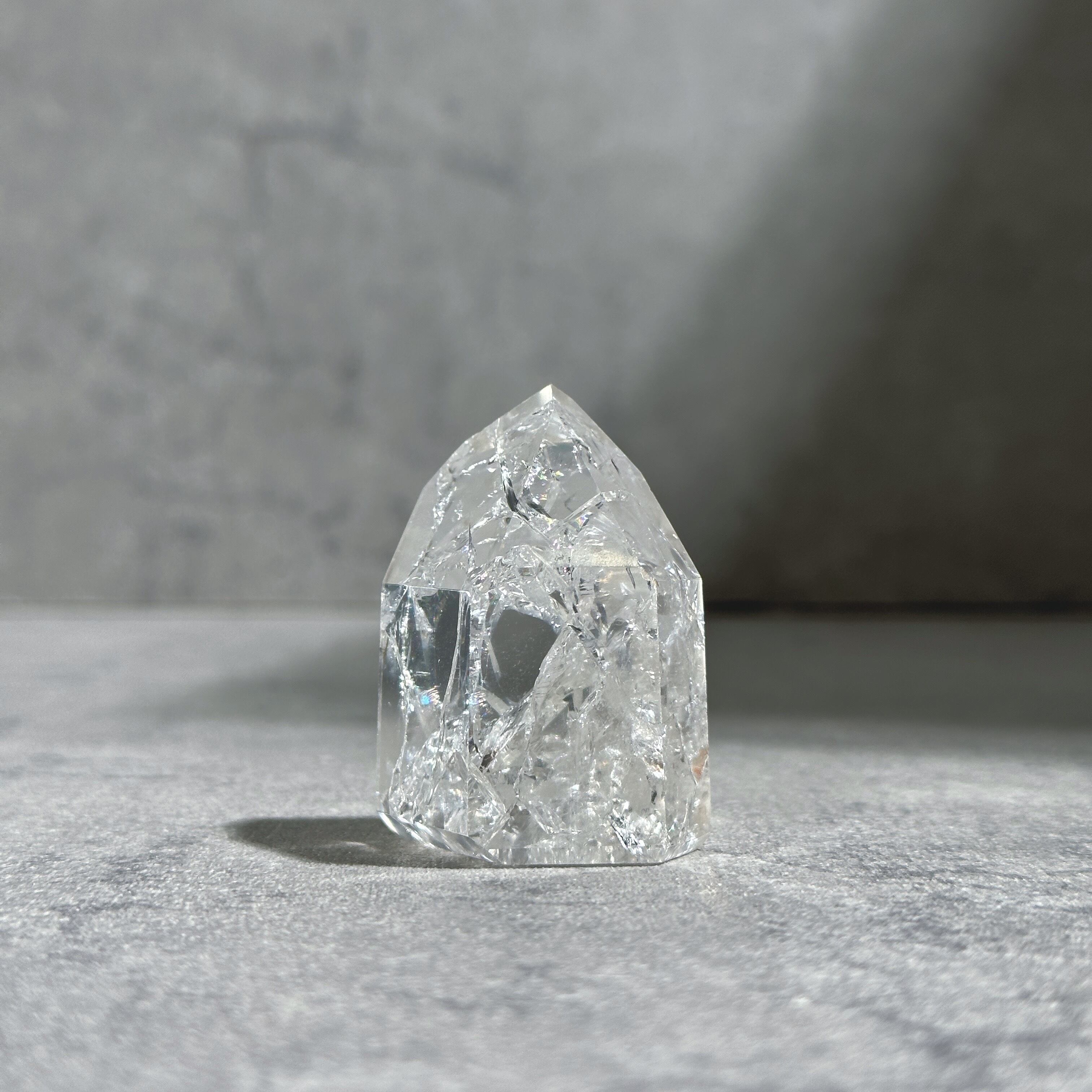 ミナスジェライス産クラッククォーツ タワー型52(アイリスクォーツ) ◇ Crack Quartz (Iris quartz) ◇ 天然石・鉱物・パワーストーン