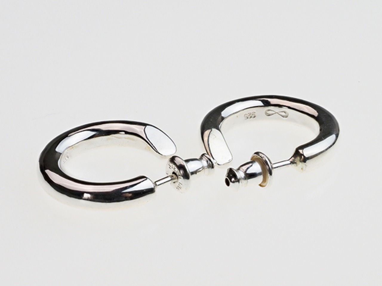 PI-002  Round earring (Small)　線径3.5mm (左耳用)