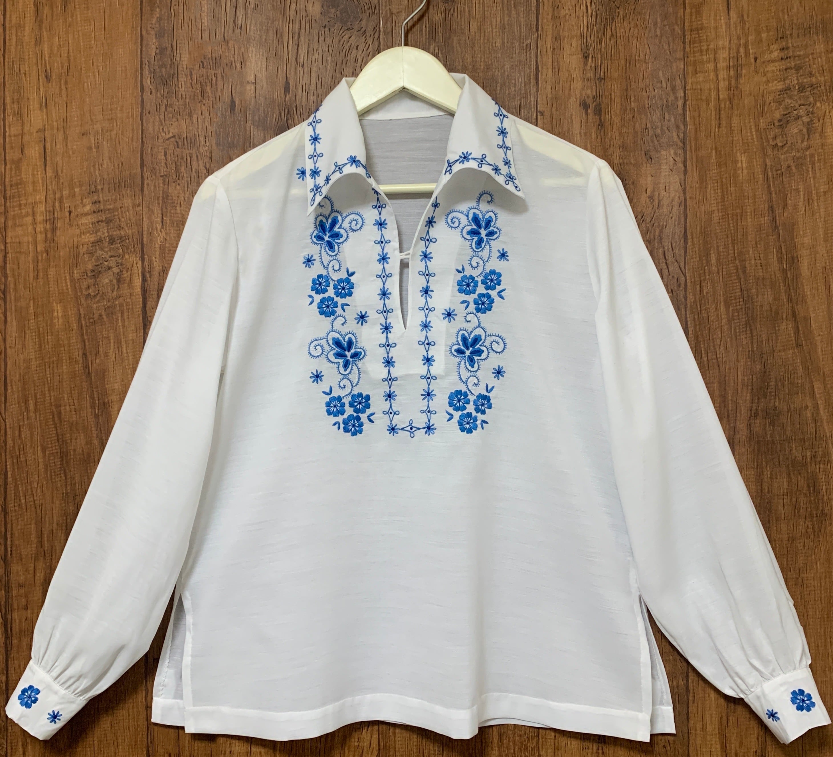 刺繍 手刺繍 白 ブラウス 花 小花 青 ブルー トップス ヨーロッパ 