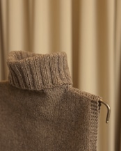 WV × Cassandra Harada / Knit Turtle Neck Bib Dark Beige