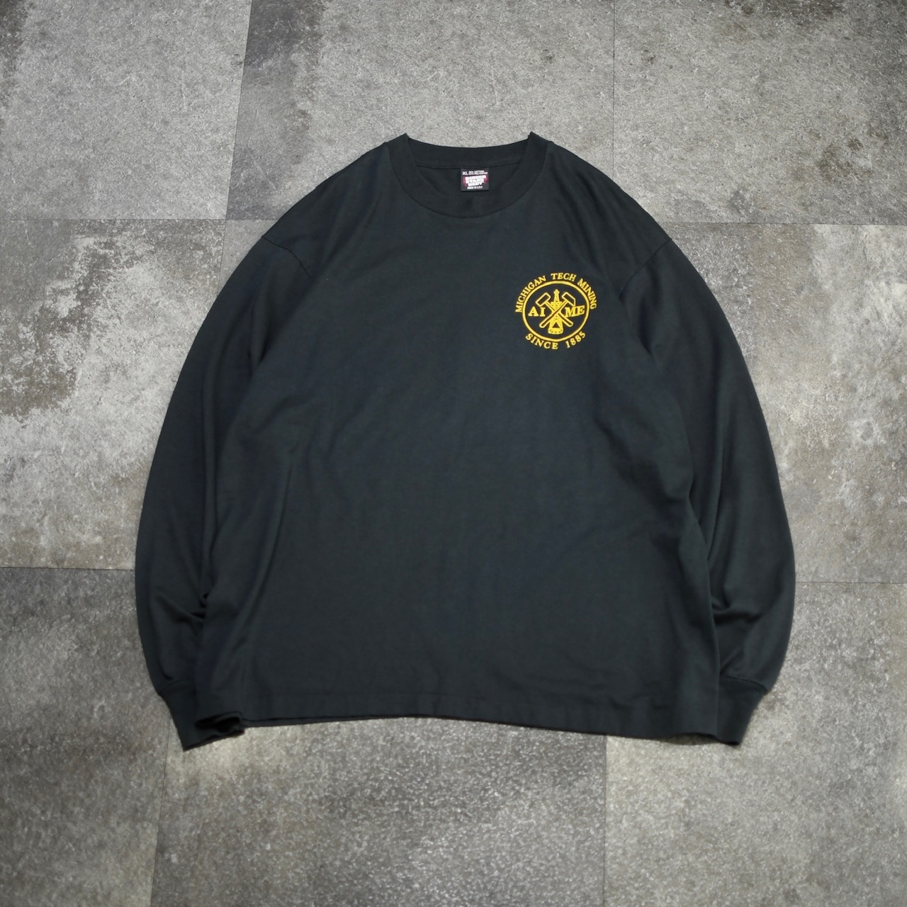 92's husky print long sleeve college tee