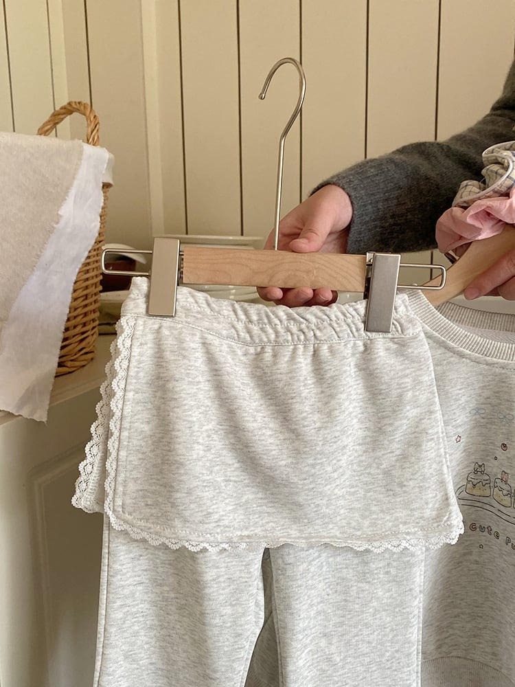 スカート付フレアパンツ×イラストトレーナー　セットアップ