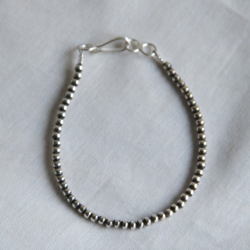 ERICKA NICOLAS BEGAY  Navajo pearl bracelet (oxidised) / 3mm 20cm