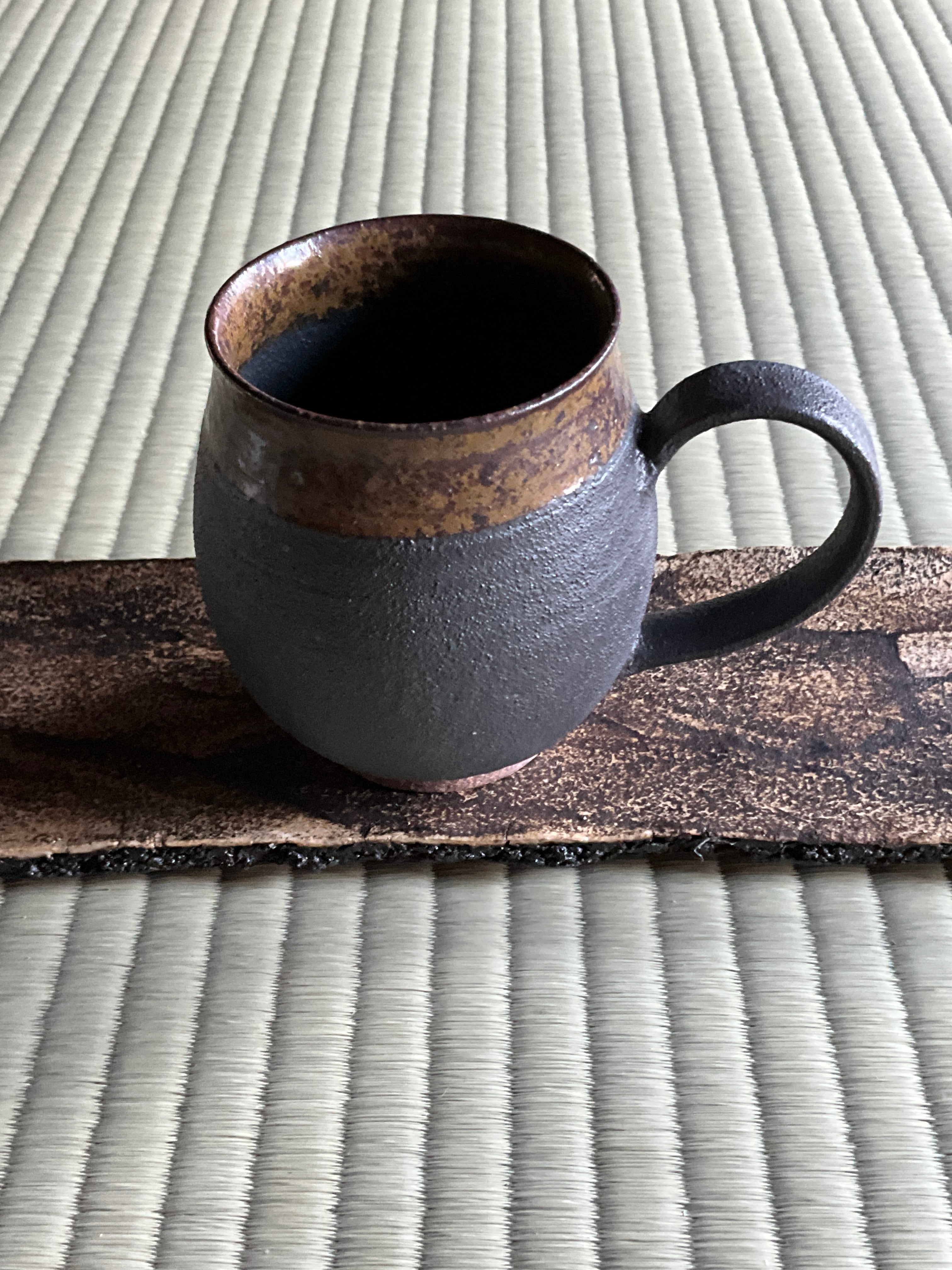 香りのマグカップ 泥象嵌