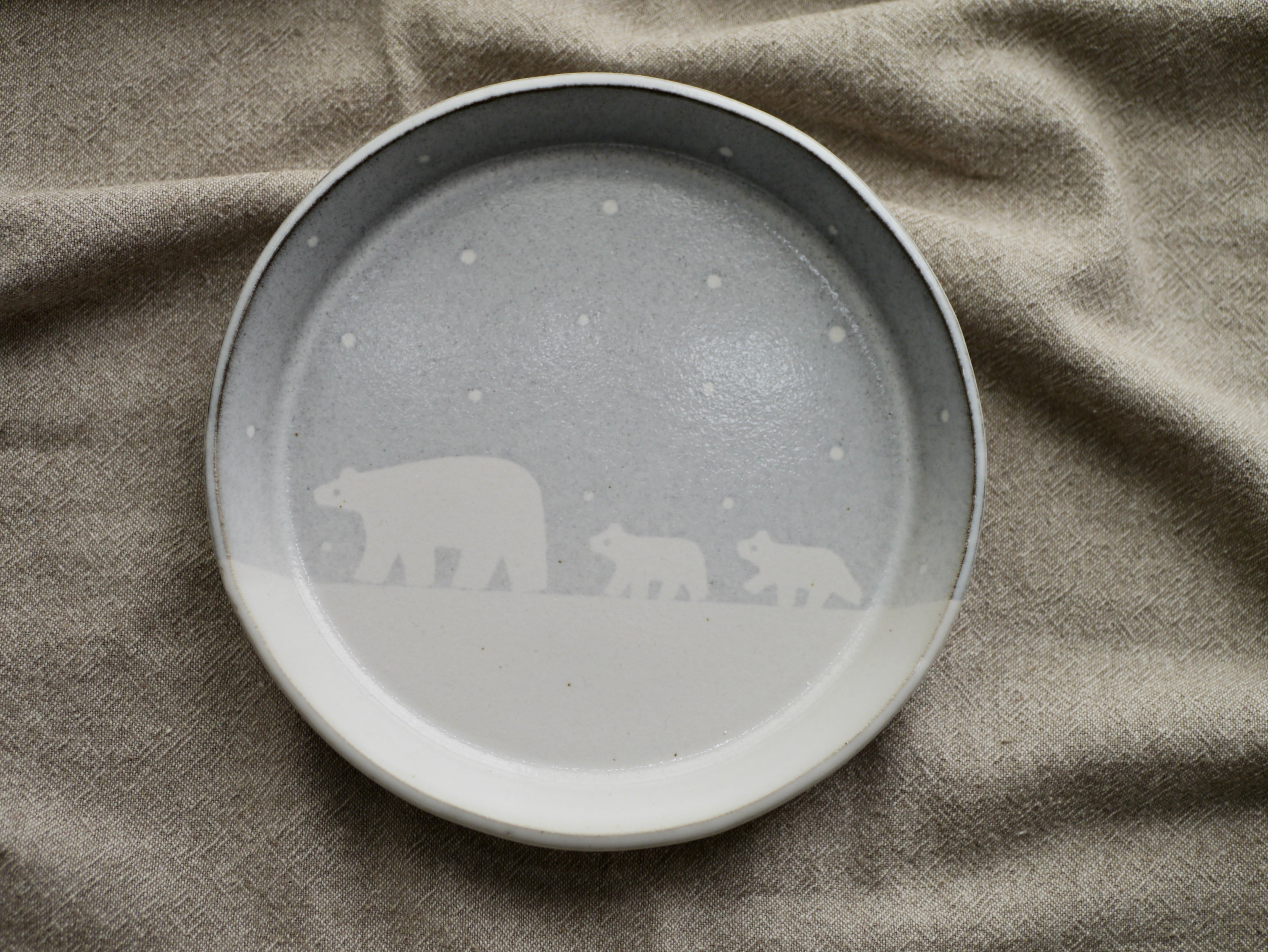 しろくまの丸皿 | ITOGA POTTERY