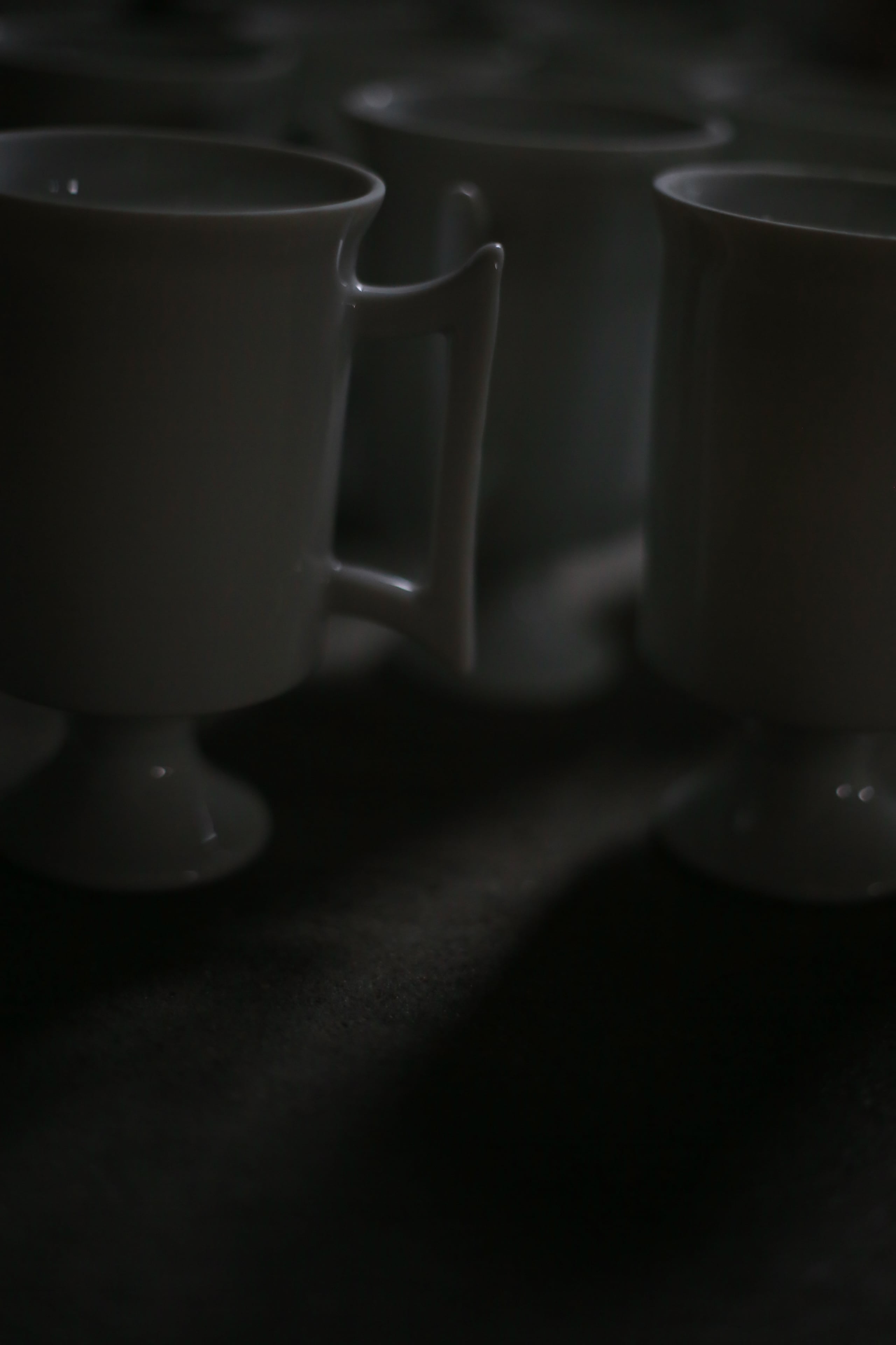 古い国産の白磁カップ