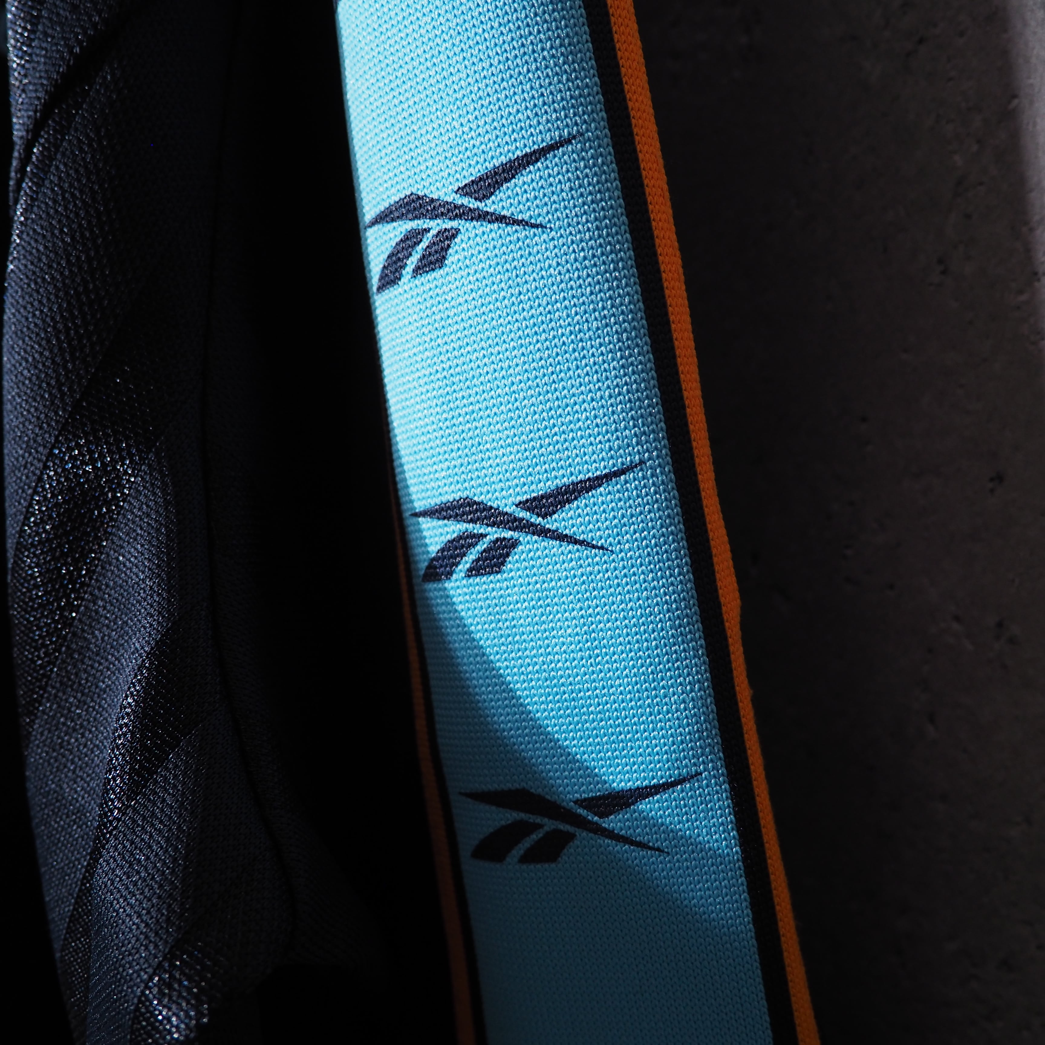 ” Reebok ” Good color line logo printed loose track jacket