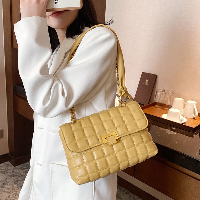 チェーン レッド スクウェア メッセンジャーバッグ Tiancai_Wing_Bag76572633515