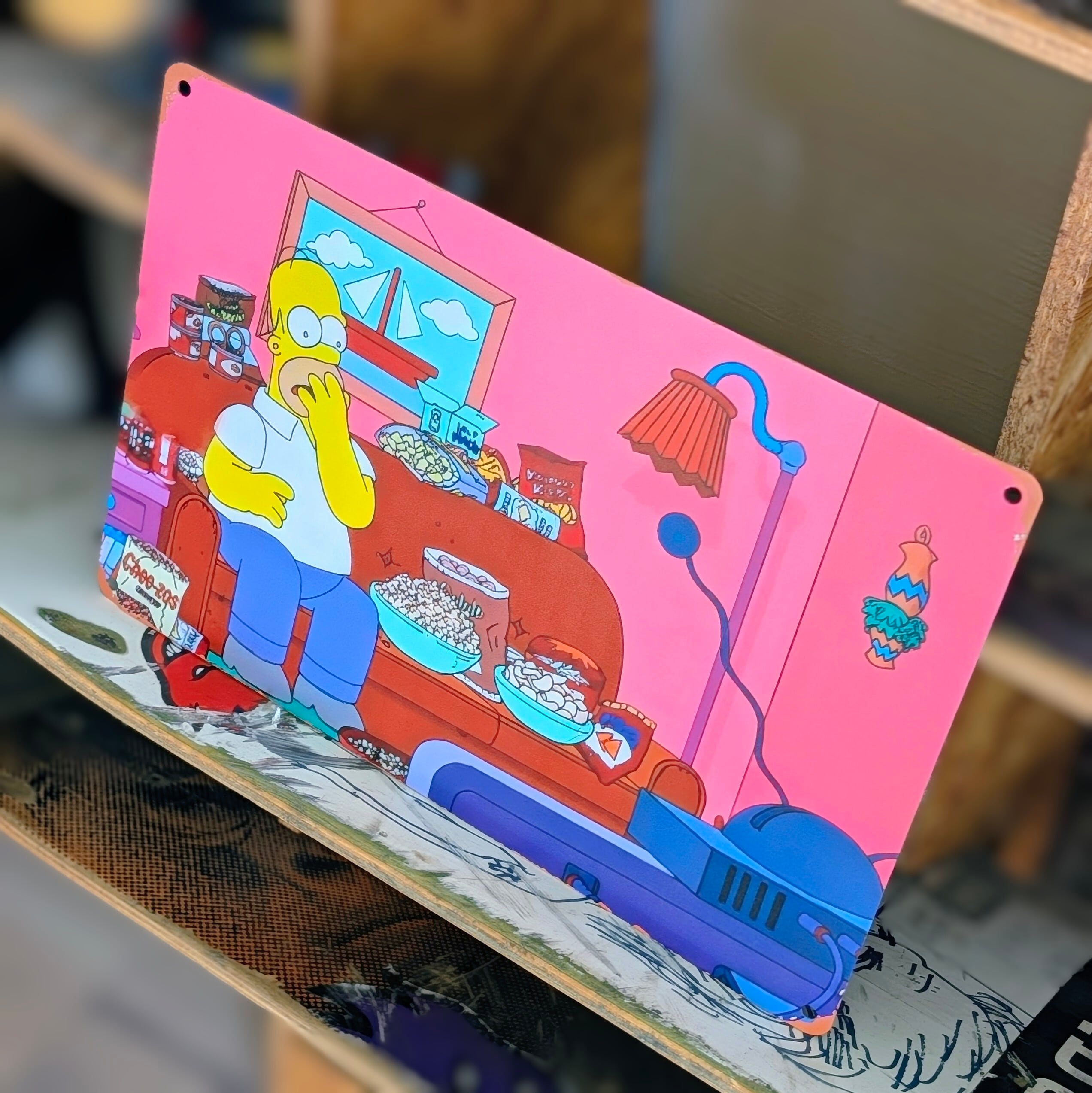送料無料！ちょうどいいブリキ看板【 The Simpsons （ シンプソンズ ）】『 ホーマー幸せお菓子フォーメーション(笑) 』 METAL SIGN / メタルサイン / ブリキ看板 / サインボード / ビンテージ加工 〚アメリカン雑貨 アメトイ〛