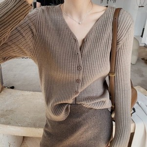 トップス デート カットソー ニットソー セーター 袖あり 長袖 Vネック スリム タイト 細身 かわいい 大人可愛い きれいめ シンプル カジュアル 大人 上品 おしゃれ お洒落 主役級 存在感 春 秋 冬 10代 20代 30代 レディース 女性用 OL 学生 デート お出かけ 公園デビュー 女子会 休日 イベント 旅行 着回し 普段使い ファッション コーデ 楽ちん モテ トレンド 流行 インスタ映え S M L XL 白 ホワイト 黒 ブラック 茶色