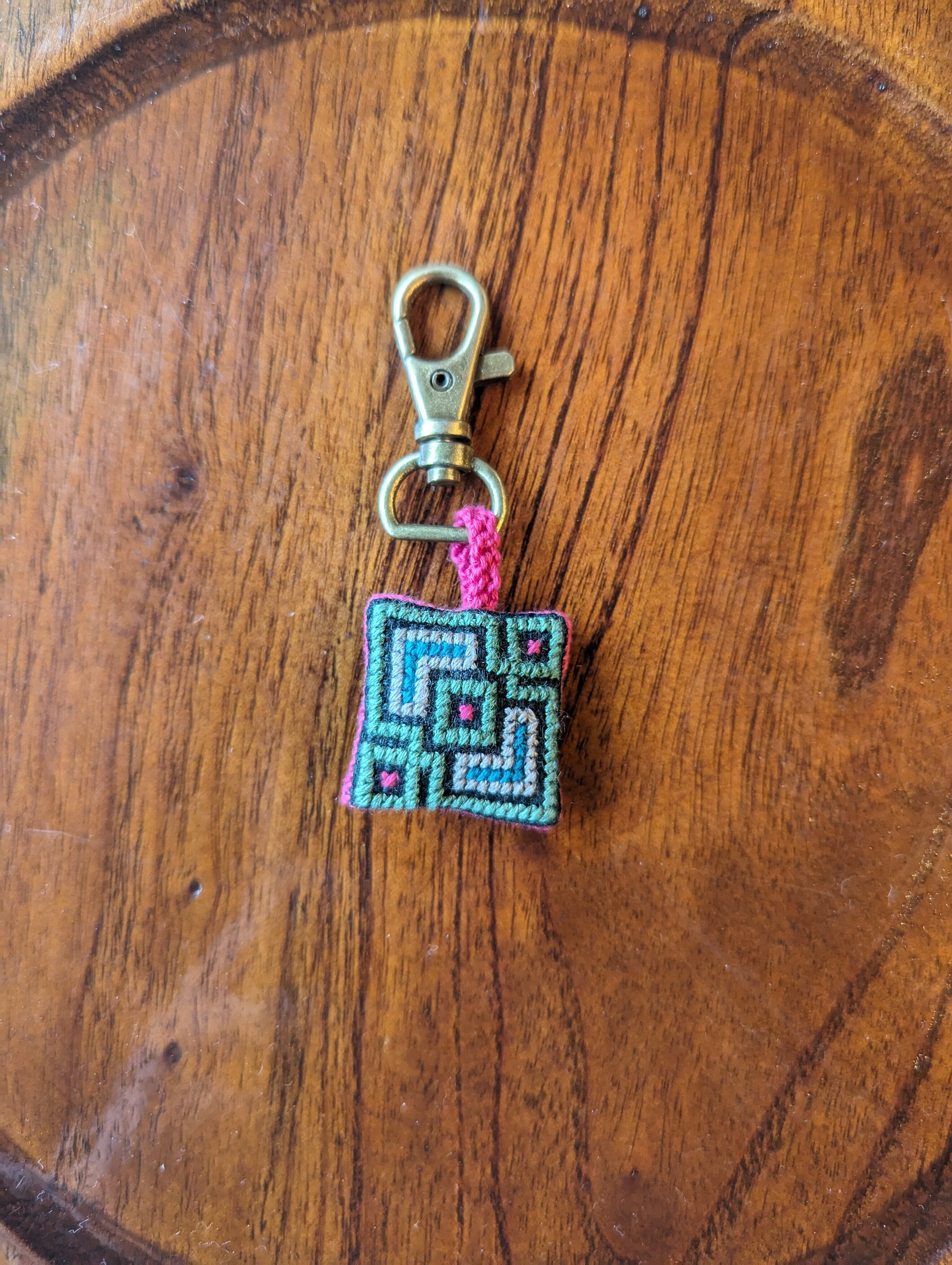 手刺繍existence マースお守り