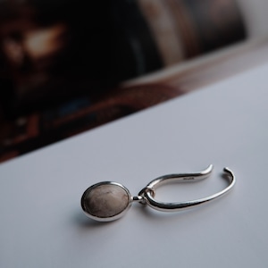 oval cabochon earcuff(ivory)