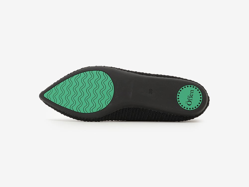 pointed-CREPE / BLACK | Offen