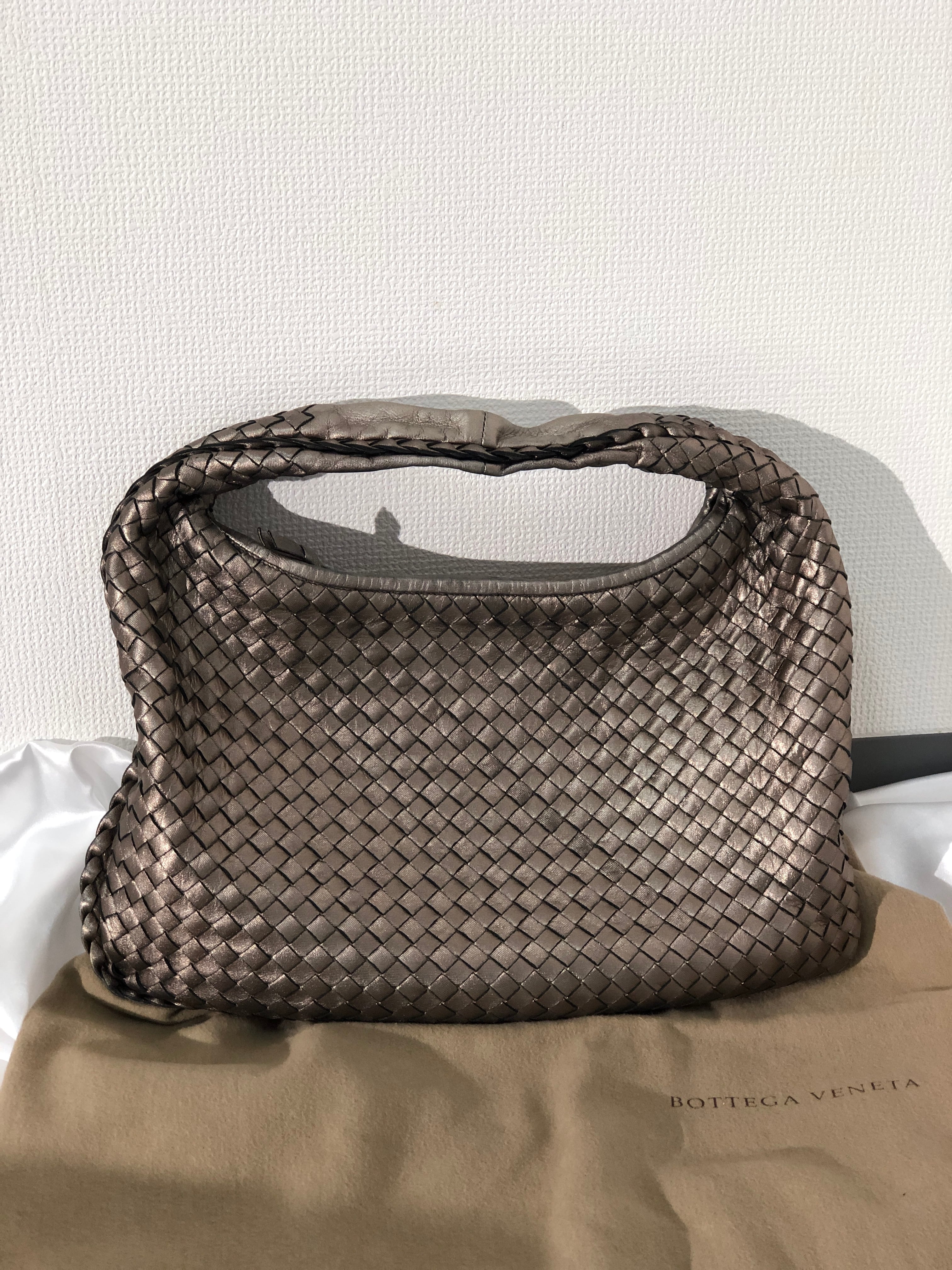 ☆人気・シリアル付☆BOTTEGA VENETAイントレチャート ホーボーバッグ素材レザー