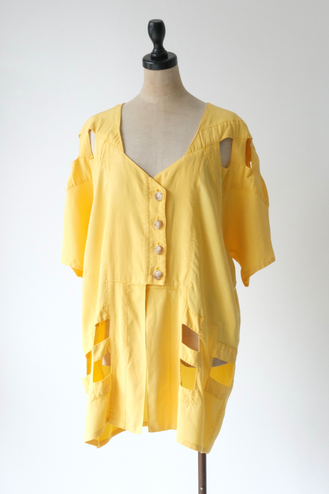 Cut-out yellow tunic Blouse