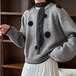 トップス ニット セーター プルオーバー レディース 長袖 ラウンドネック オーバーサイズ  フェミニン ストリート かわいい 大人可愛い 上品 おしゃれ かっこいい レトロ こなれ感 ガーリー 個性的 エレガント 抜け感 ヴィンテージ ラブリー キュート ロマンティック ナチュラル ドット柄 水玉 学生 デート お出かけ イベント 休日 重ね着 韓国 オルチャン 楽ちん 体型カバー 普段使い 着回し レイヤード トレンド 流行 インスタ映え ゆったり ゆる フリーサイズ グレー バイカラー モノトーン