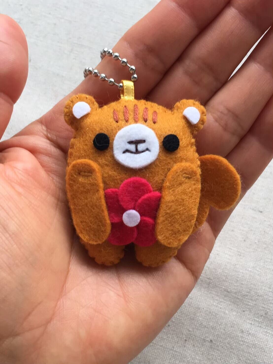 カメリアりす 魔法のお守り お子さんの幼稚園バックやキーホルダーにも 限定販売 Kurikuri Kids フェルトままごと手芸キット グッズ通販 国産フェルト