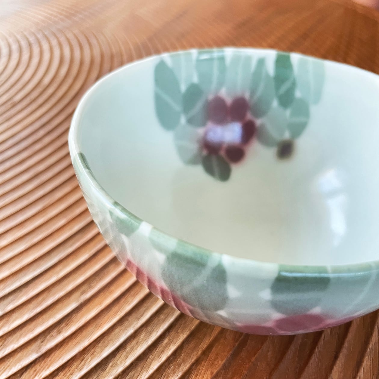草場勇次・奈美子 ｜ 飯碗 椿 ｜ 艸窯・有田 練り上げ技法 | にっこう