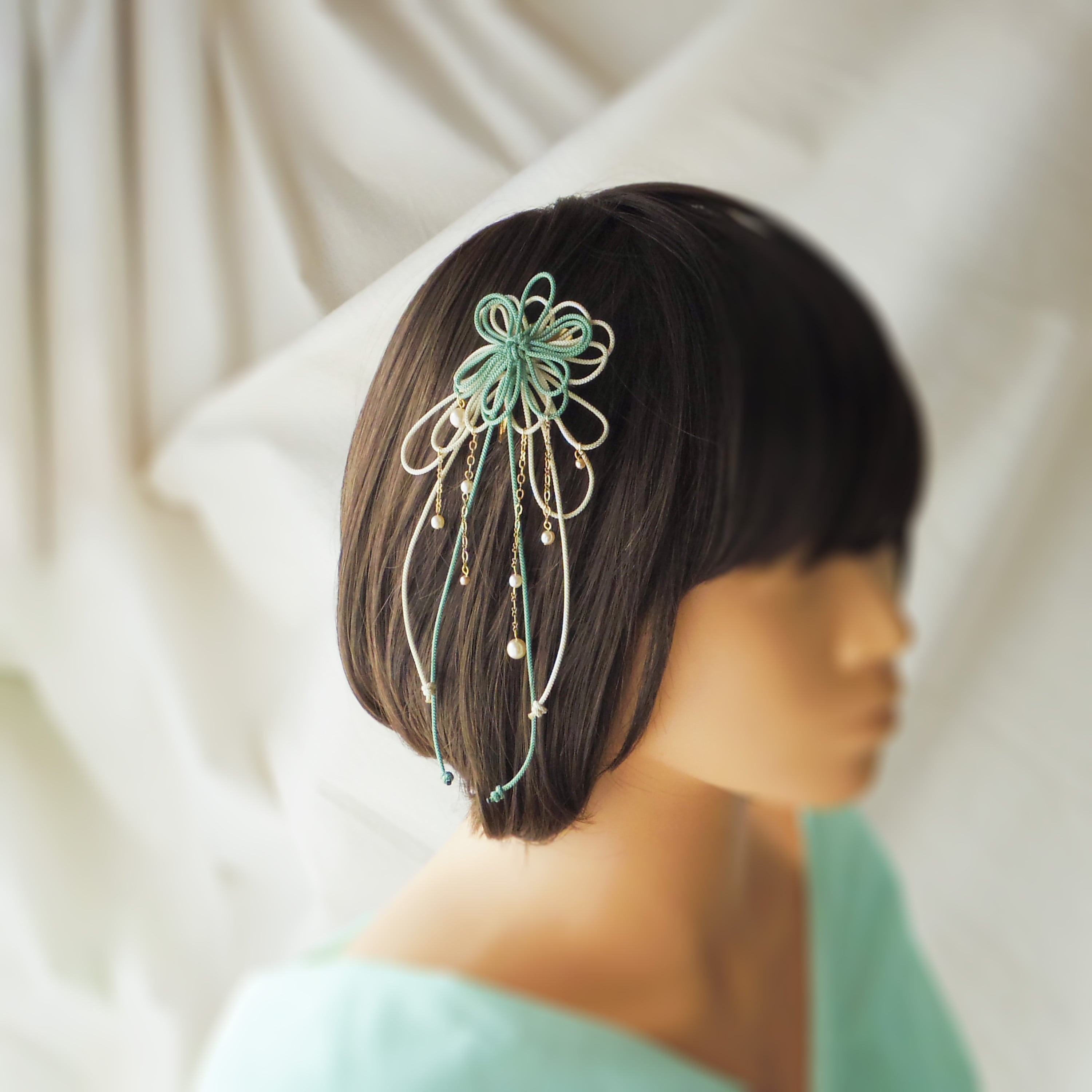 飾り結びヘアコーム(小)「瑞、其レハ」(淡緑×アイボリー)【軽量で簡単和装ヘア】浴衣・着物・七五三や成人式に。