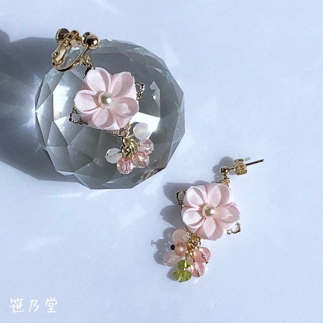 つまみ細工 和小物 桜の耳飾り（ピアス／イヤリング） | 笹乃堂