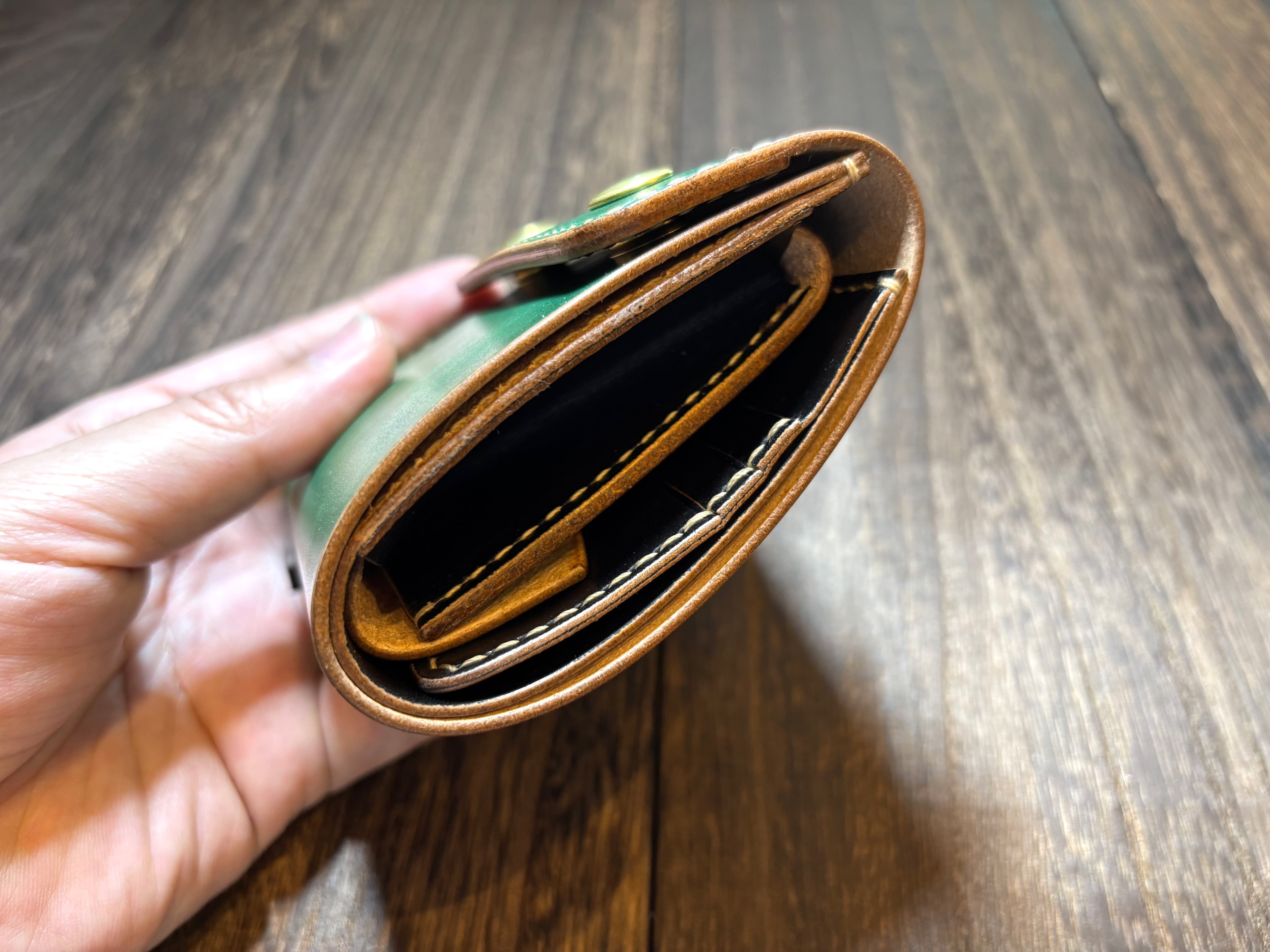 三つ折りウォレット　コンパクト　グリーン　緑　財布 三つ折りウォレット コンパクト グリーン 緑 財布 | ashitae