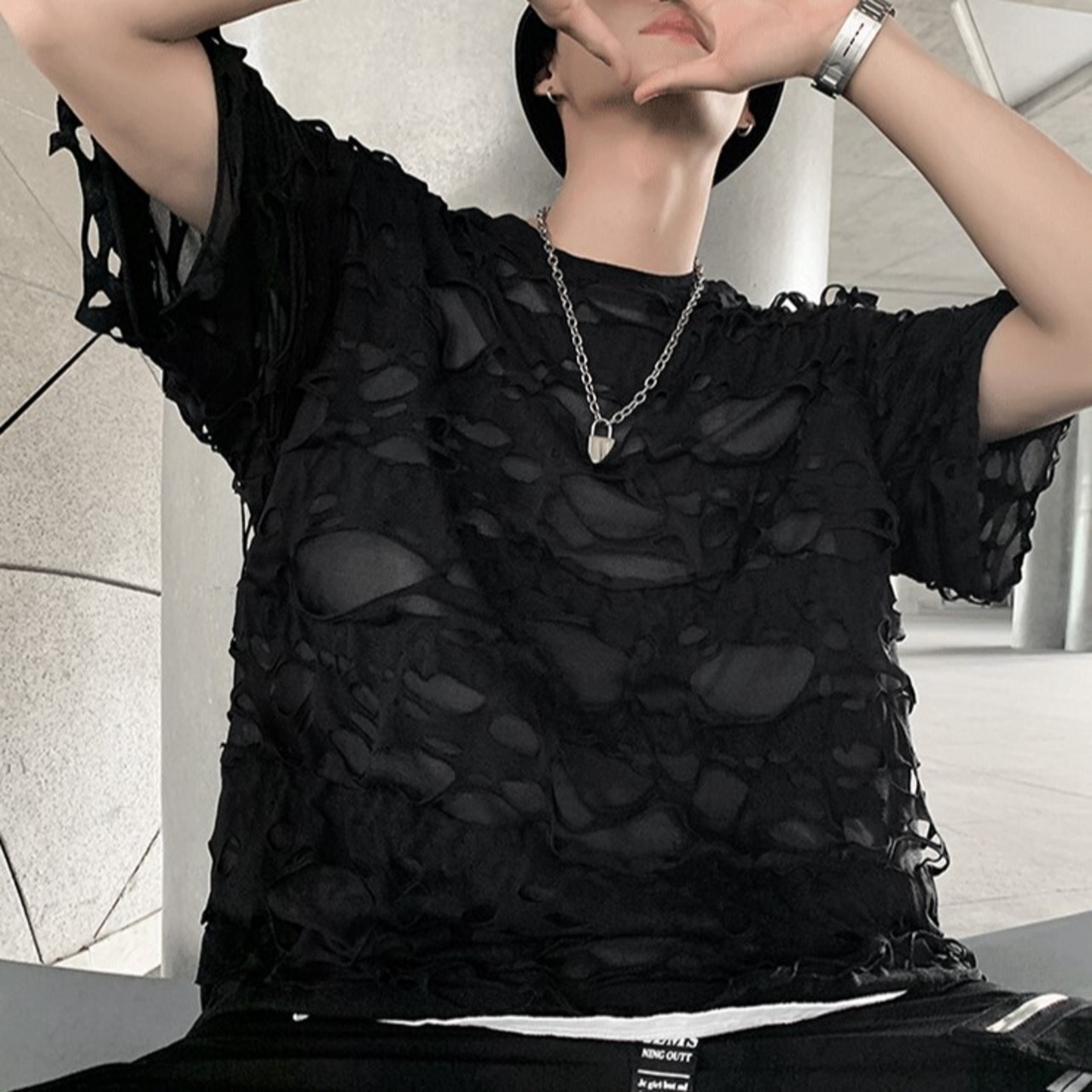 Torn Design T-shirt / トーン デザイン Tシャツ