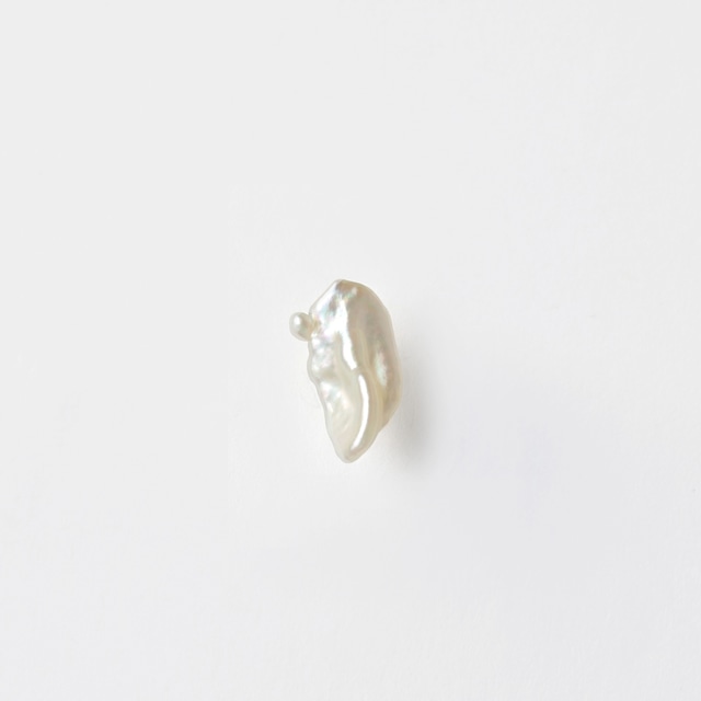 “piece by piece” Akoya keshi pearl stud earring