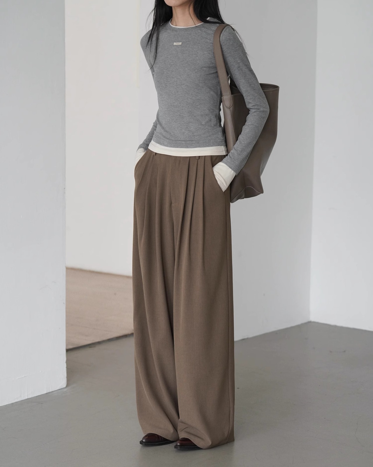 Tuck drape wide Slacks　T20314