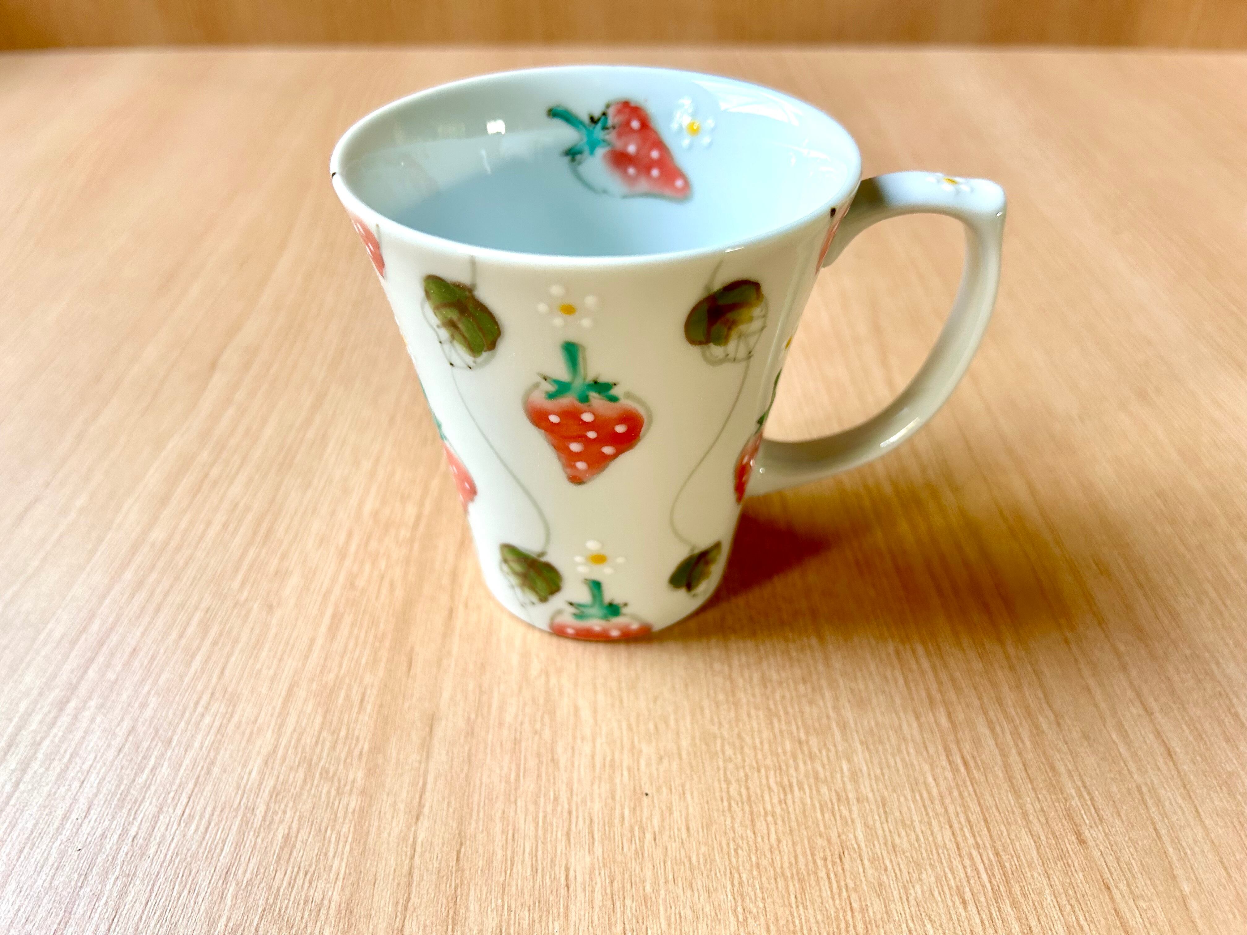 水彩いちご マグカップ(赤) | 有田焼 緒方陶園オンラインショップ