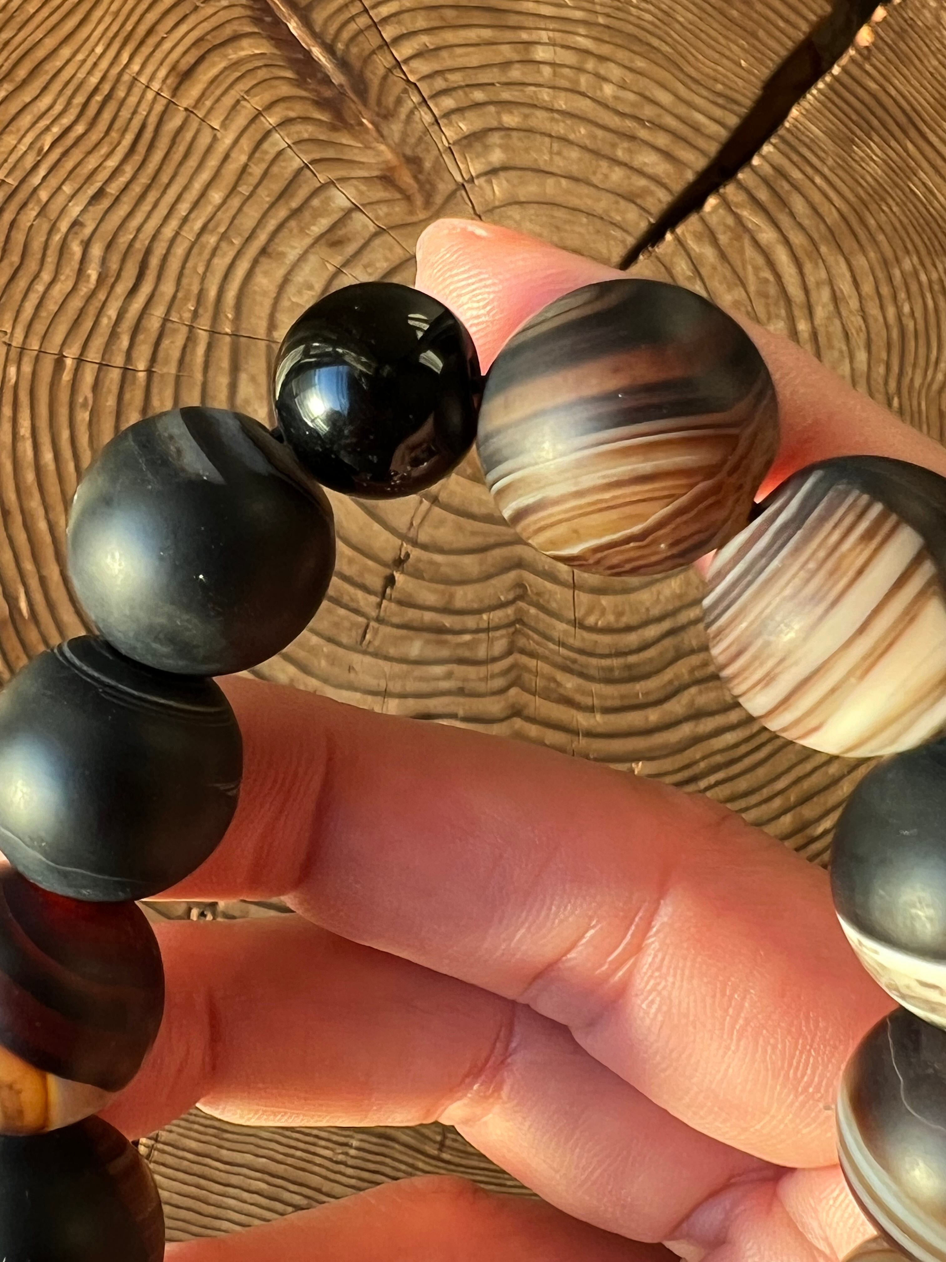 【進むと居なくなる】darkカラーフロストアゲートブレス 16mm