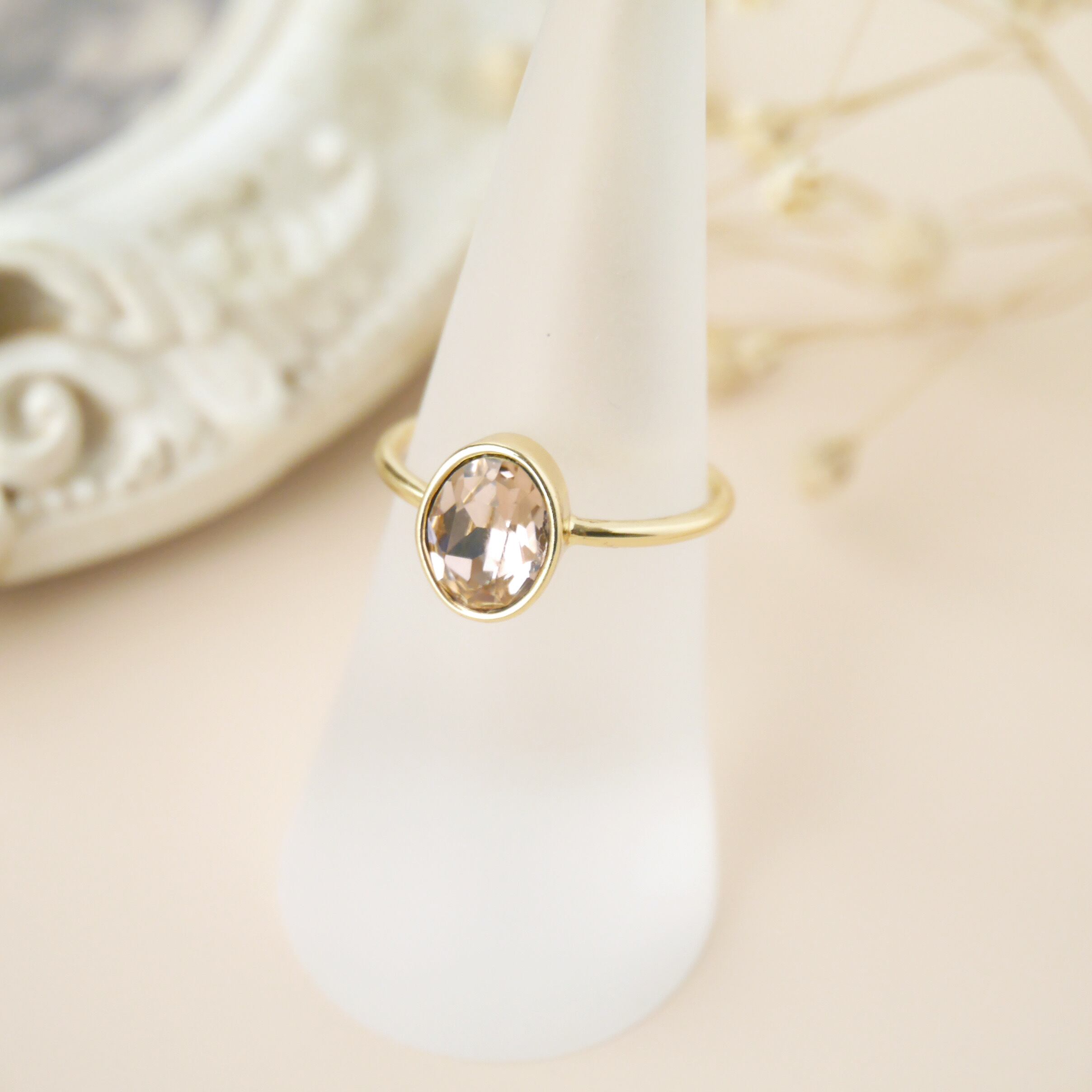 クリスタルストーンリング〈オーバル〉ローズ