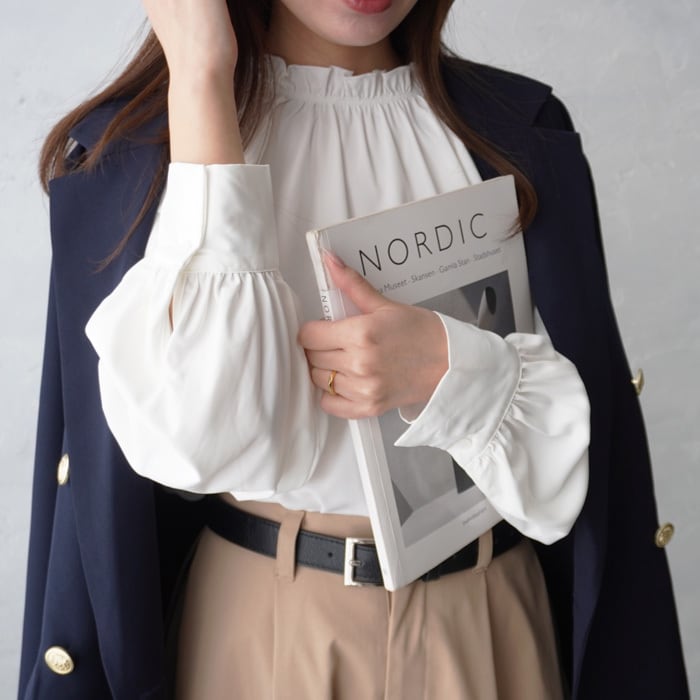 (Z22)サテンフリルハイネックブラウス