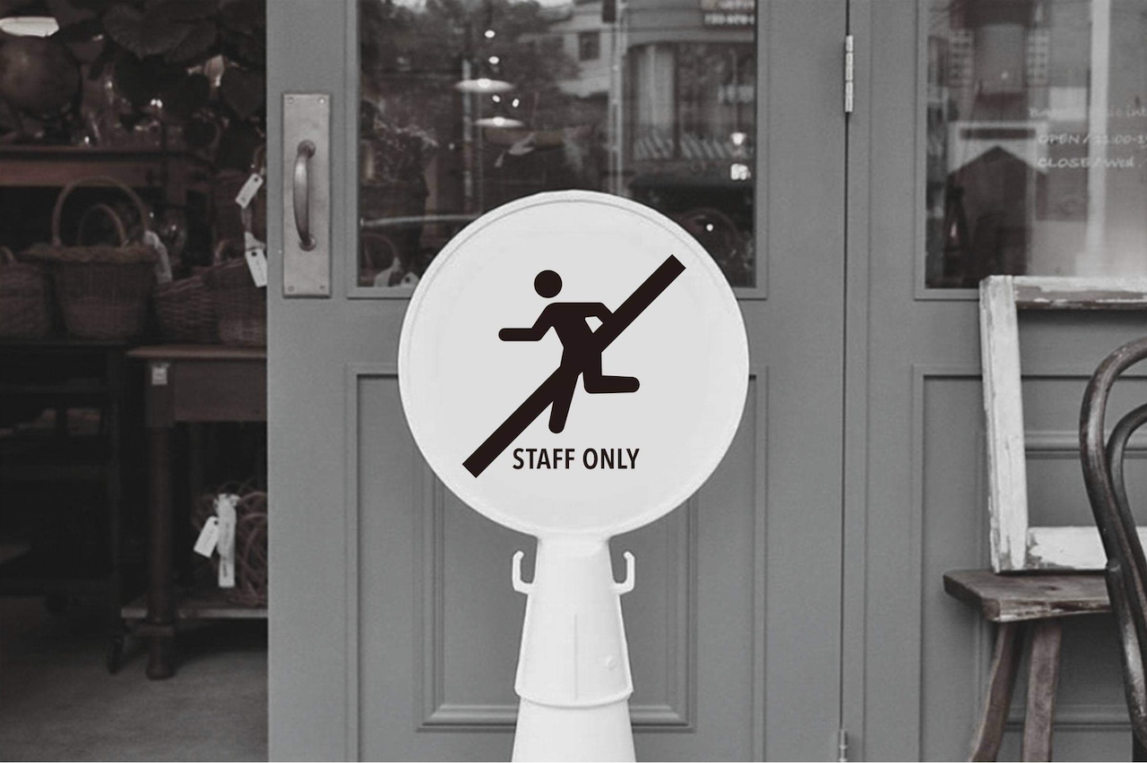 「STAFF ONLY（関係者以外立入禁止）」PREFAB SIGN