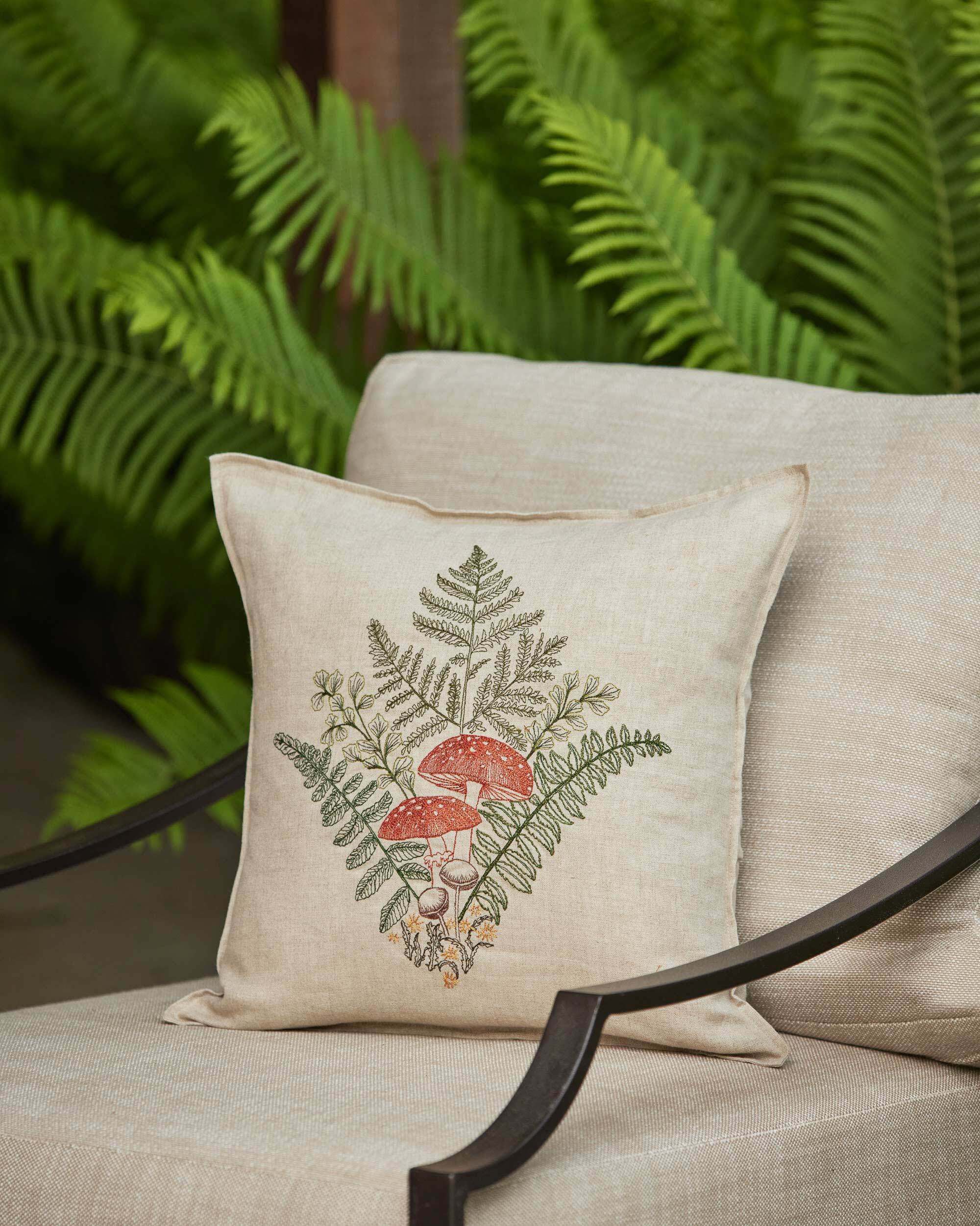 CORAL&TUSK「Mushrooms and Ferns Bouquet Pillow」キノコとシダ CORAL&TUSK「Mushrooms and Ferns Bouquet Pillow」キノコとシダ
