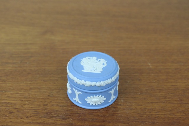 ウェッジウッド　ジャスパー　小物入れ　ラウンドボックス　小　ペールブルー　WEDGWOOD　イギリス　ヴィンテージ　く180-7