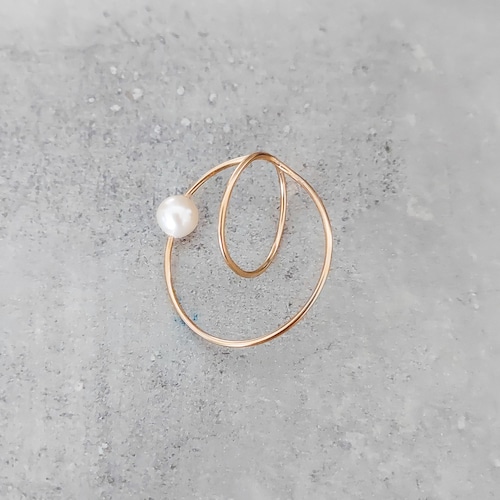 指原莉乃さん着用14kgf Freshwater Pearls W circle ear cuffs