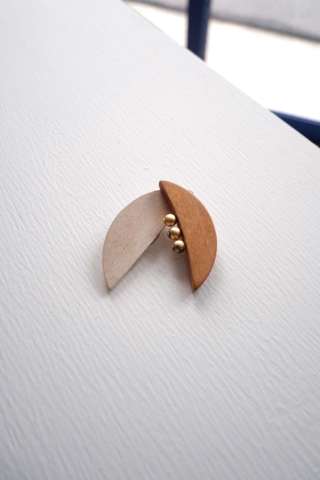 Aarikka double moon brooch - white + beige